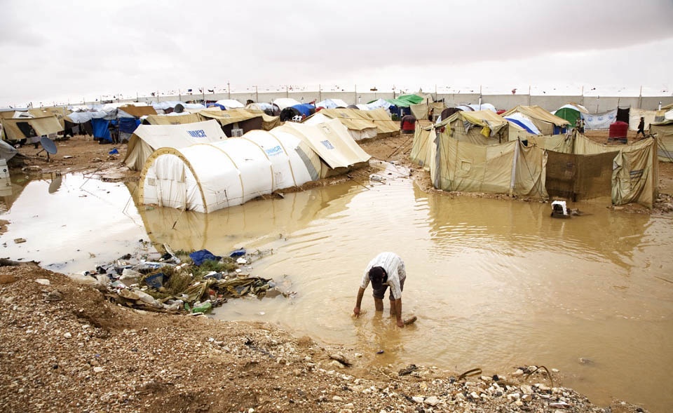 Syrians seek refuge in tech