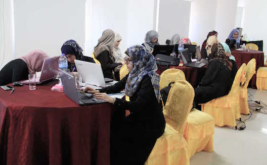 كيف تساعد 'نبّش' الفلسطينيين العاملين بدوام حرّ بتخطي الحدود؟